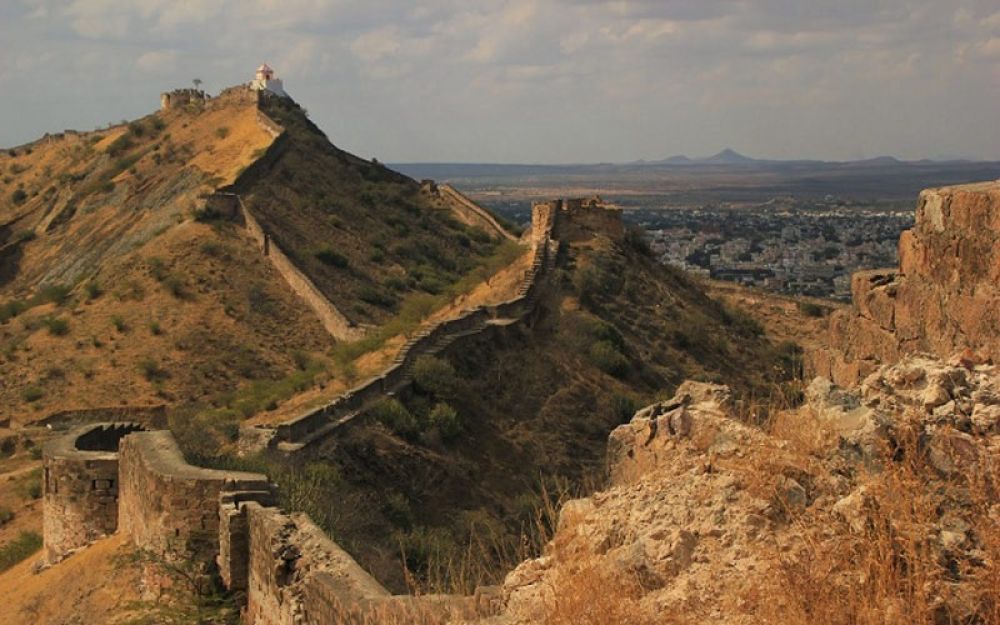 Bhujiya Hill & Fort